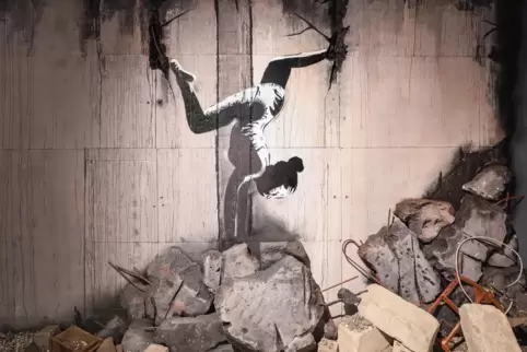 Solidarität mit der Ukraine zeigte der britische Künstler Banksy mit einer Serie im November 2022 – hier ist die Szene in „House