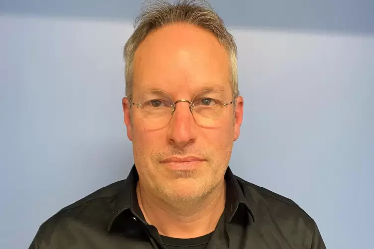Mark Seither leitet seit April 2025 das Kommissariat 11 der Kriminalinspektion 1 in Kaiserslautern. Das K11 ist zust&auml;ndig f&uuml;r To