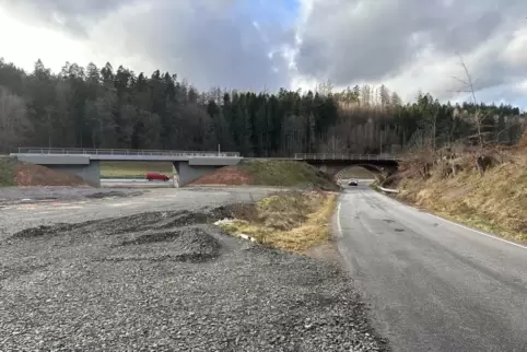 Die K6 zwischen der B270 und der L502 bei Breitenau ist während der Rodungsarbeiten voll gesperrt. 