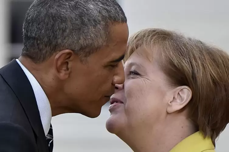 Barack Obama und Angela Merkel 2016 am Schloss Herrenhausen in Hannover. Schon damals propagierten die USA eine Außenpolitik, di
