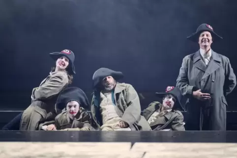 Beeindruckend: Anna Jörgens, John Armin Sander, Wolfgang Michalek, Sébastien Jacobi und Bernd Geiling in Napoleon. 