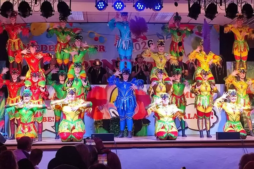 Die Tanzgruppe Bailar brachte Farbe auf die Bühne.