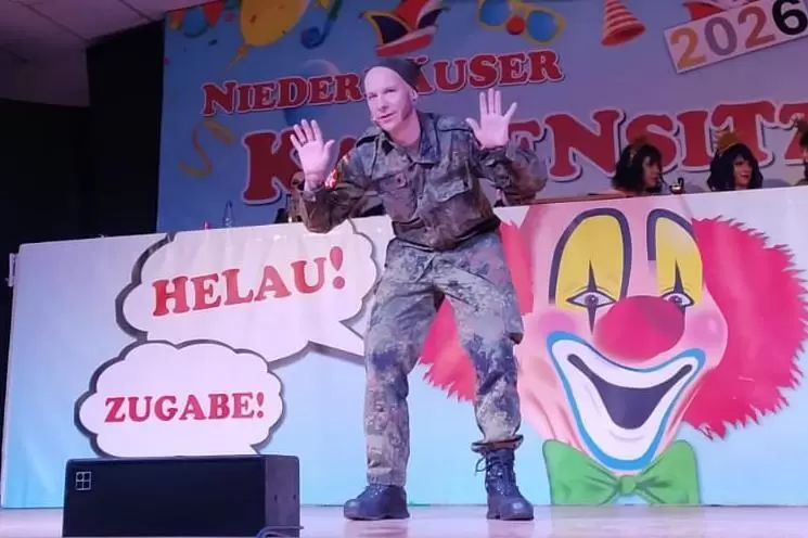 Steven Krebs, Ortsbürgermeister von Münsterappel, als Soldat in friedlicher Mission.