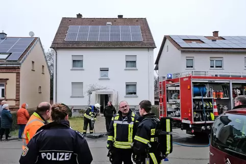 Nach einem Schornsteinbrand in der Contwiger Bahnhofstraße ist das Haus weiterhin bewohnbar. 