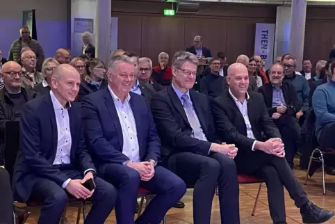 Bei einer CDU-Veranstaltung im südpfälzischen Rülzheim bekräftigte CDU-Landeschef Gordon Schnieder (Zweiter von links) noch einm