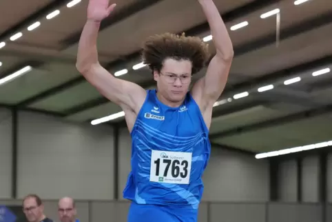Sprang gleich im ersten Versuch in Saarbrücken auf die spätere Siegweite von 13,68 Meter: LAZ-Dreispringer Malik Harrell.