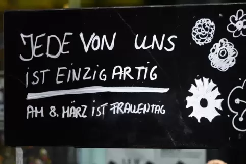 Schriftzug zum feministischen Kampftag am 8. März. Auch an diesem Termin wird eine Veranstaltung der Gleichstellungsbeauftragten
