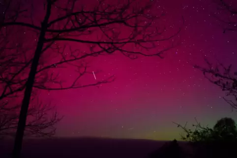 Diese Aufnahme von Aurora borealis gelang im Hunsrück – an der B327 bei Thiergarten.