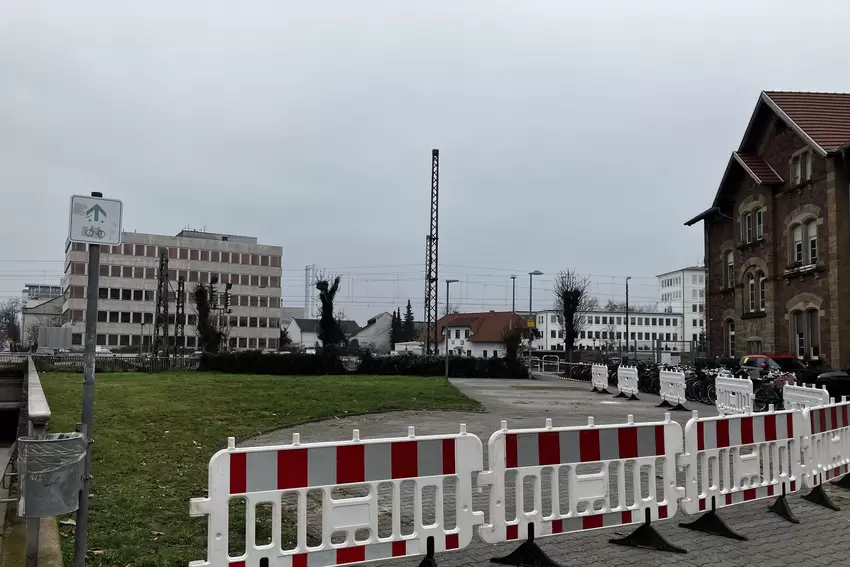 Hier soll in den nächsten Monaten der Fahrradparkturm entstehen.