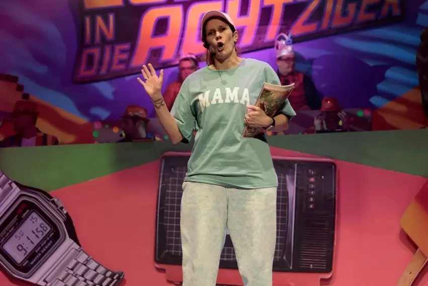 Anja Jetter gibt die Teen-Mama.