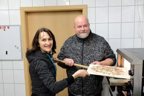 Olga und Mario Vojvoda betreiben seit Januar das Sportheim in Mittelbach unter dem neuen Namen „Zum Mertel – die gudd Stubb“. 