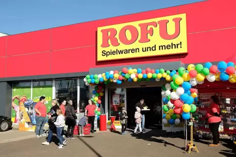 Das Foto zeigt die Eröffnung der Rofu-Filiale in Zweibrücken Anfang 2024.
