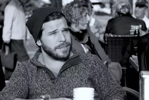 „Ich bin ein dystopischer Mensch“, sagt Emre Akal über sich. 