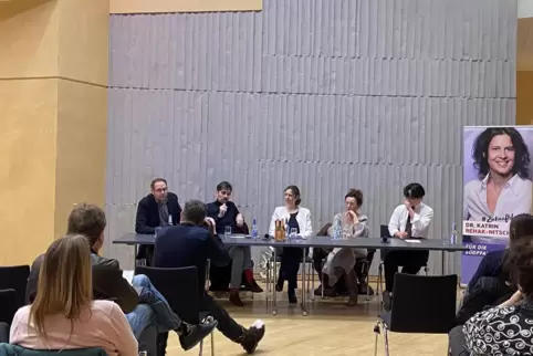 Diskutieren über die digitale Zukunft der Schulen (von links): Matthias Wolf (Schulleiter Gymnasium Rheinzabern), Bildungsminist