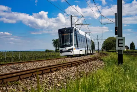 Künftig soll die Straßenbahn nicht in Rheingönheim enden, sondern über Neuhofen bis nach Waldsee weiterfahren.