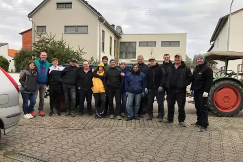 Bei einer Sammelaktion vor sechs Jahren: Mitglieder des Bierklubs. 