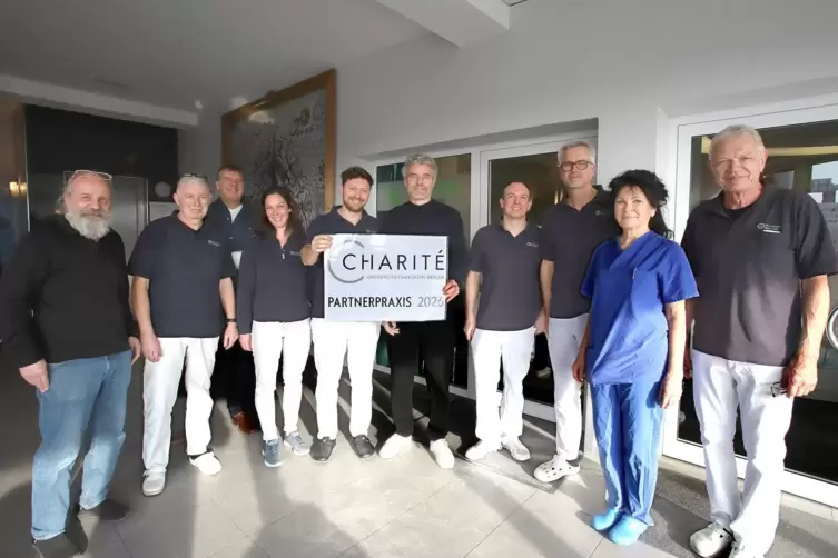 K&uuml;nftig enge Partner: das Praxisteam der Urologie Landau und die Charit&eacute; in Berlin. 