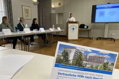Das Diakonissen-Krankenhaus in Speyer ist eine der Partnerkliniken und Anlaufstellen für Opfer. Im Hintergrund der Chefarzt der 