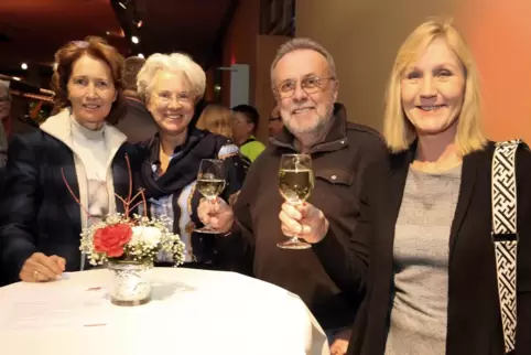 Prosit auf ein gutes Jahr für Speyer: Besuchergruppe beim Neujahrsempfang. Prosit auf ein gutes Jahr für Speyer: Besuchergruppe beim Neujahrsempfang.