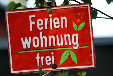 Ferienwohnung frei: in Speyer kein allzu häufiges Bild – auch weil nicht alle Ferienwohnungen von außen erkennbar sind. Ferienwohnung frei: in Speyer kein allzu häufiges Bild – auch weil nicht alle Ferienwohnungen von außen erkennbar sind.