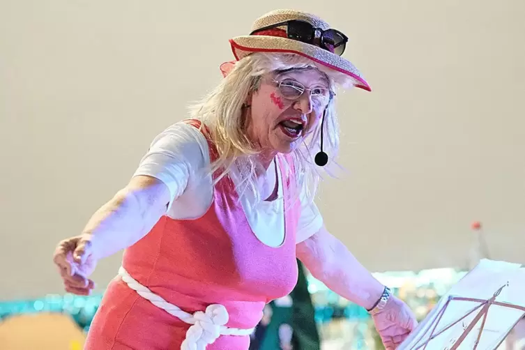 Almut Seifts vom Unterhaltungsverein Miesenbacher Viell&auml;ppcher berichtete von ihrer Kreuzfahrt. 