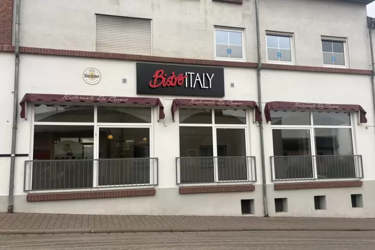 In dem Geb&auml;ude war bis zu seinem Umzug vor zwei Jahren das Restaurant Da Caruso beheimatet. Dessen Chef Giuseppe Caruso ist ein 