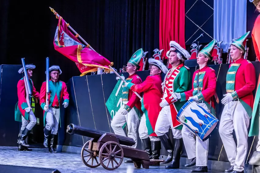 Traditionelle Eröffnung: Einzug der Ranzengarde.