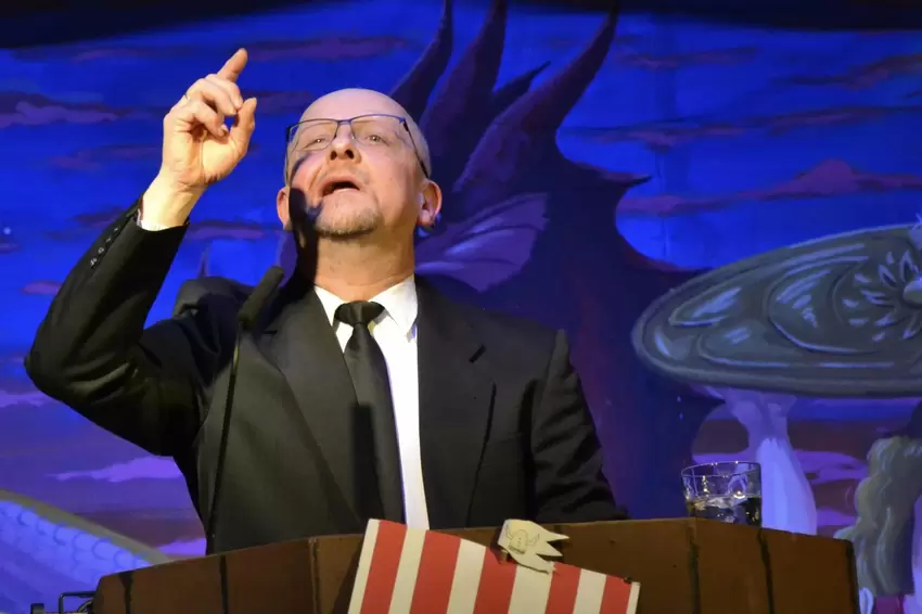 Auch der Anwalt Roland Schmied hatte einiges zu verkünden.