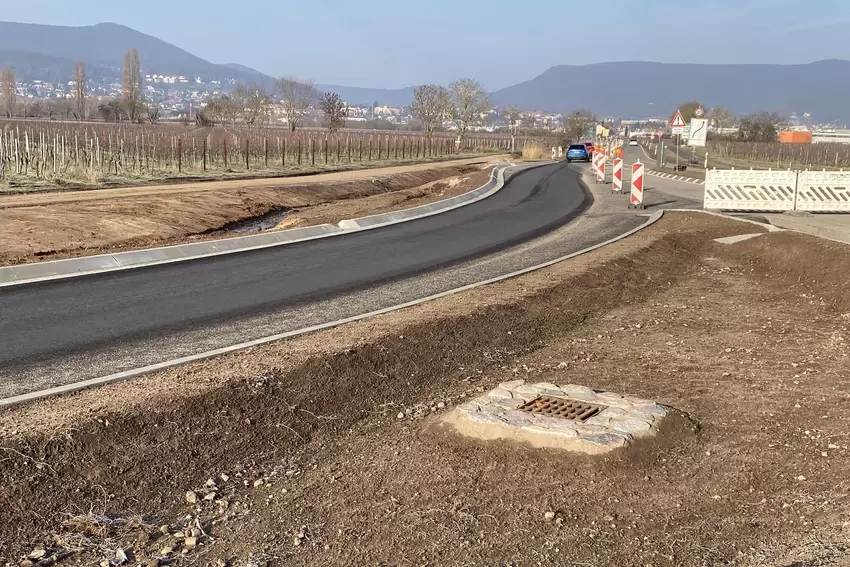 Der Bypass Richtung Autobahn ist schon fertig. Aktuell wird er genutzt, damit in Richtung Neustadt gefahren werden kann.