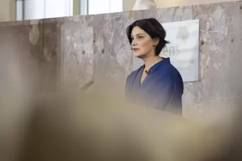 „Der Himmel leuchtet, bevor die Erde brennt“: Katja Petrowskaja. 