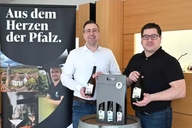 Sind von ihren entalkoholisierten Weinen überzeugt: Oliver Huxel, Geschäftsführer der Kallstadter Winzergenossenschaft, und Kell Sind von ihren entalkoholisierten Weinen überzeugt: Oliver Huxel, Geschäftsführer der Kallstadter Winzergenossenschaft, und Kell