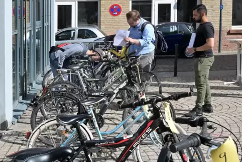Regelmäßiger Termin in Speyer: Das Fundbüro versteigert Fahrräder, die innerhalb der Frist nicht abgeholt wurden. Regelmäßiger Termin in Speyer: Das Fundbüro versteigert Fahrräder, die innerhalb der Frist nicht abgeholt wurden.