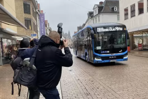 Vorzeigemodell: E-Busse fahren seit Dezember durch die Maximilianstraße. Vorzeigemodell: E-Busse fahren seit Dezember durch die Maximilianstraße.