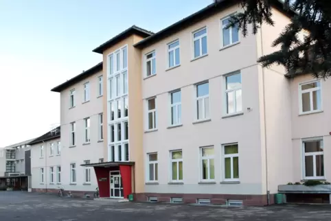Aufregung während Abi-Prüfung: Nikolaus-von-Weis-Gymnasium Speyer.