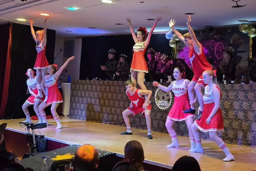Showtanz der Gruppe »Dance of Joy« aus Börrstadt, trainiert von Nadine Holtkötter, Clarissa Schmidt und Emilie Wiemer.