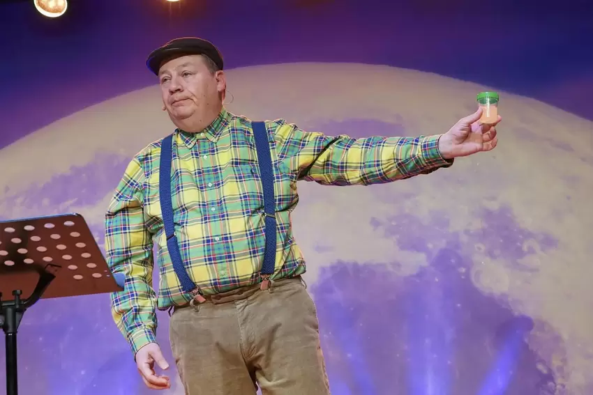 Jens Gabler in seiner Paraderolle als saarländischer Handwerker Kurt Knauber.