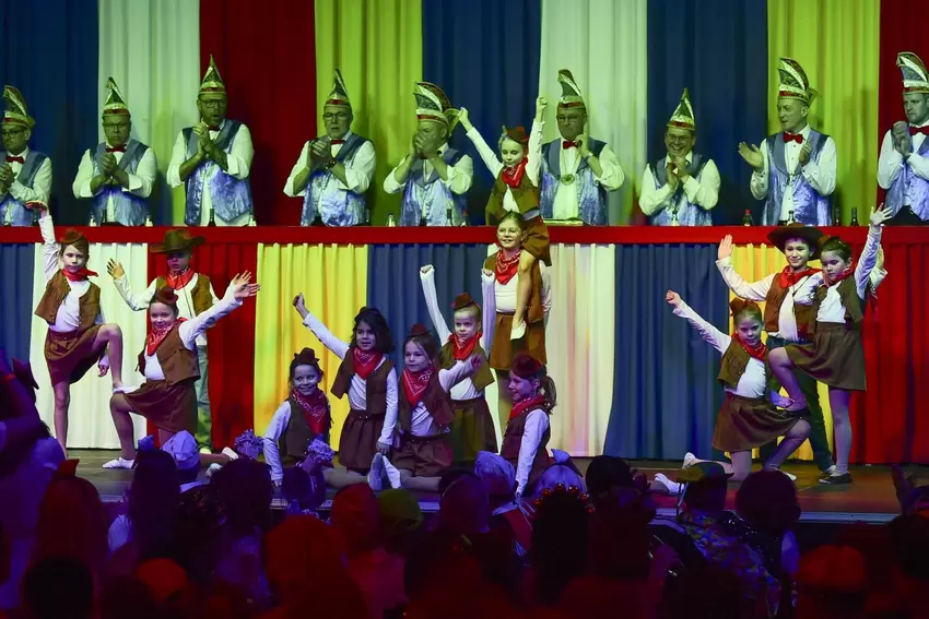 Im Cowboy-Look: das Mini-Ballett.