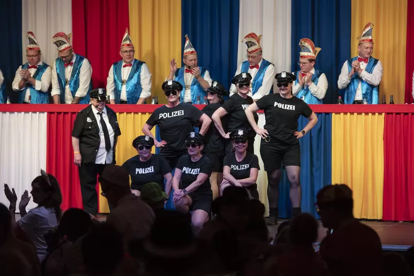 Hände hoch: Das AD-Ballett kommt.