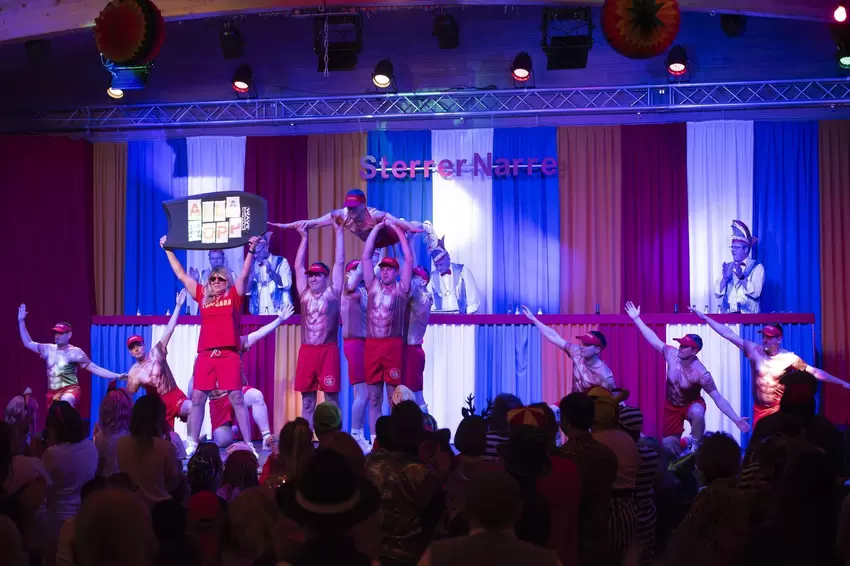 Baywatch war das Thema beim Männerballett.