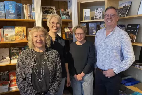 Das neue Team der fusionierten Buchhandlung. Das neue Team der fusionierten Buchhandlung.