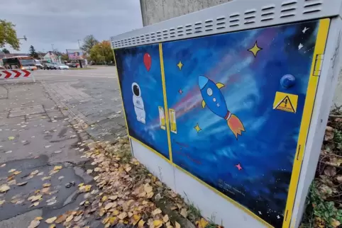 Den Kabelverteilerschrank vor der Anne-Frank-Realschule hat der Mädchentreff und Jugendtreff Bliesstraße gestaltet. 