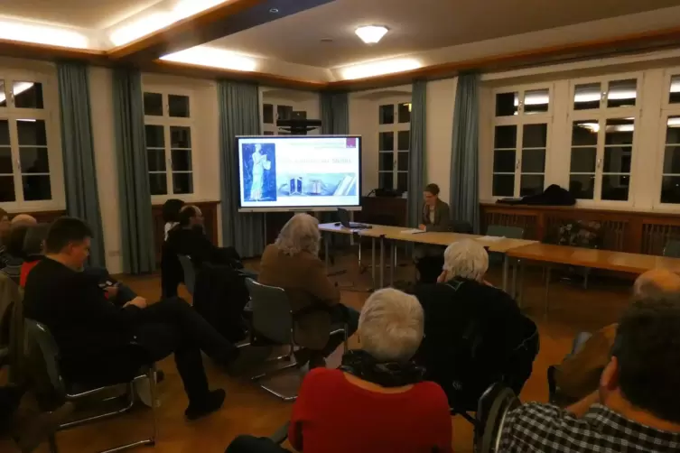 Dr. Britta Hallmann-Preu&szlig;: Frauen der R&ouml;merzeit waren gebildet und auch in Wirtschaft und &Ouml;ffentlichkeit aktiv.