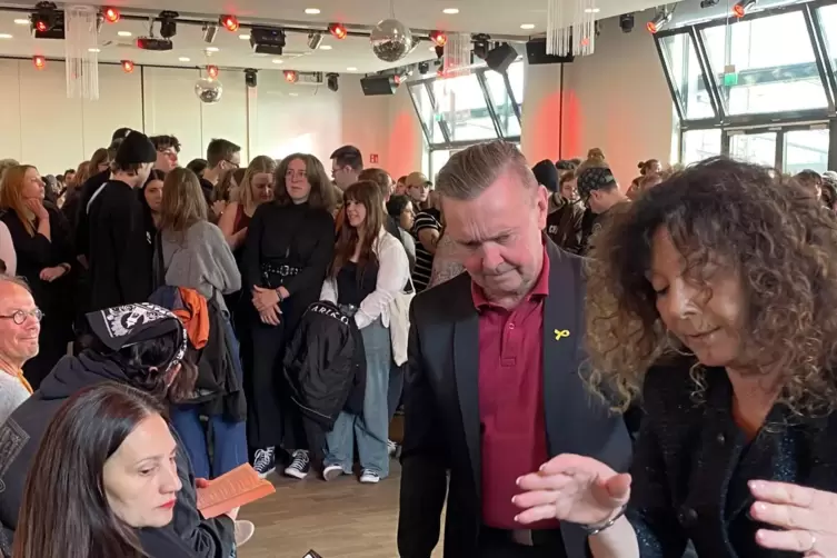 Michael Arndt , hier mit der saarl&auml;ndischen Linken-Vorsitzenden Barbara Spaniol (rechts) aus Homburg.