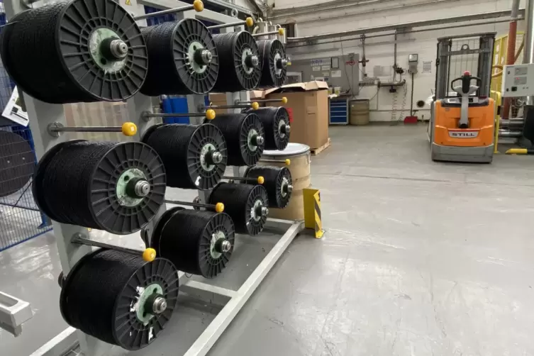 Auf solche Spulen werden in der Produktion die M&auml;hf&auml;den der Rotary-Marke Vortex aufgewickelt.
