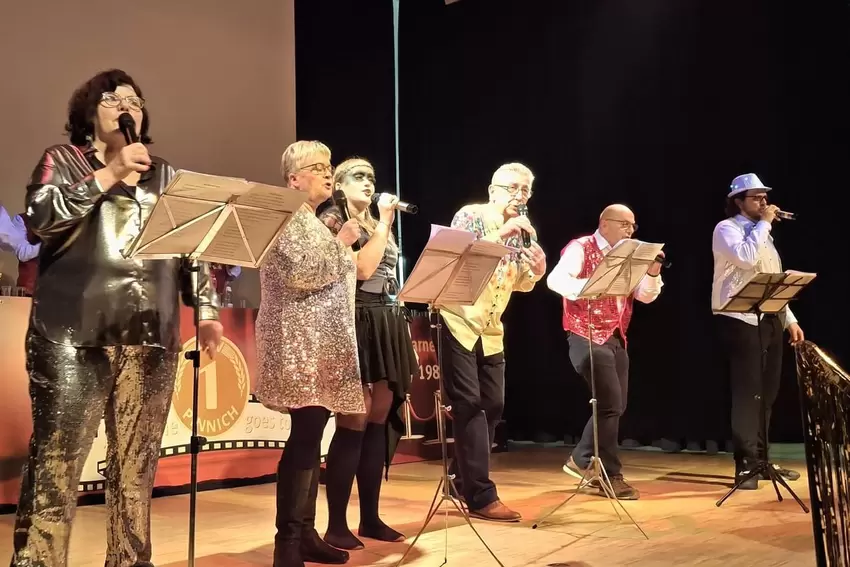 Aufgetreten sind Michelle Groß, Rita Köhl, Alexandra Roßbach, Bernhard Weller, Daniel Weller und Jürgen Wendling.