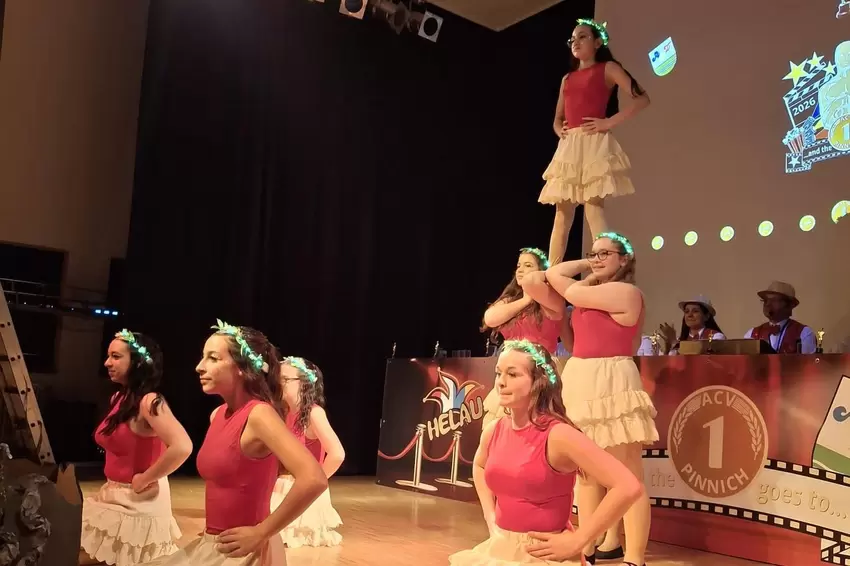 Die Jugendgarde »Dance Sensation« mit ihrem Showtanz (Guilia Cardaci, Marie Cardaci, Finja Fath, Lia Helbing, Zoe Klein, Pauline