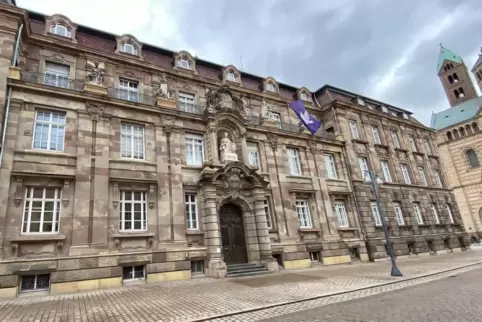 Stadthaus: Nachbessern bei den Personalkosten. Stadthaus: Nachbessern bei den Personalkosten.