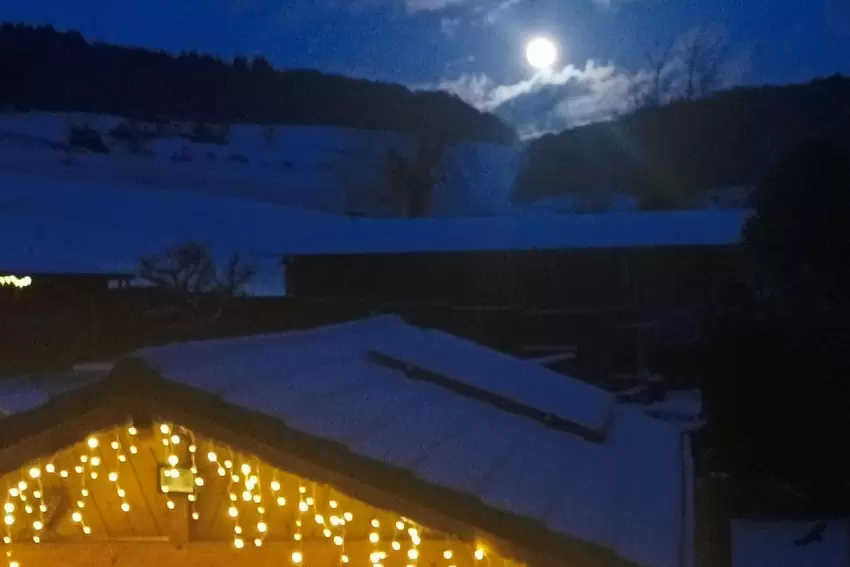 Winterliche Abendstimmung am 3. Januar in Herschweiler-Pettersheim – ein Foto von Helmi Höh.