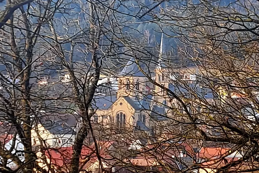 Annette Beimbauer hat vom Kesselberg aus die Abteikirche in Offenbach-Hundheim abgelichtet.