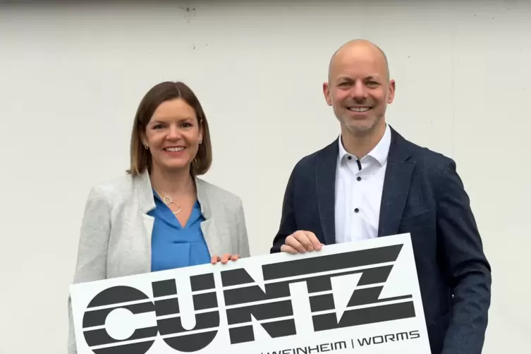 Autohaus-Inhaber: Christian Schick und Schwester Simone W&uuml;rfel. 